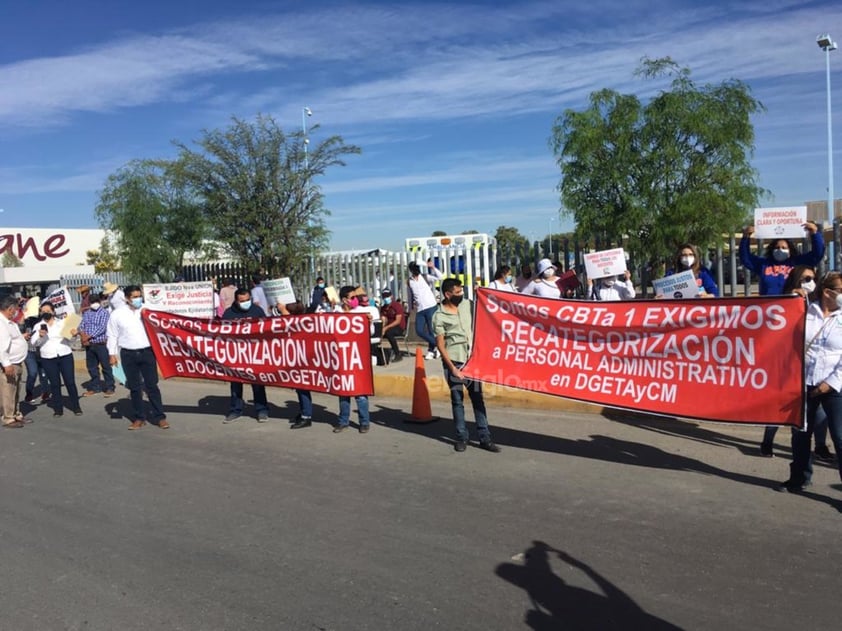 La confrontación se extendió por algunos minutos hasta que los miembros de FRENA se retiraron algunos metros de la entrada al SAT.