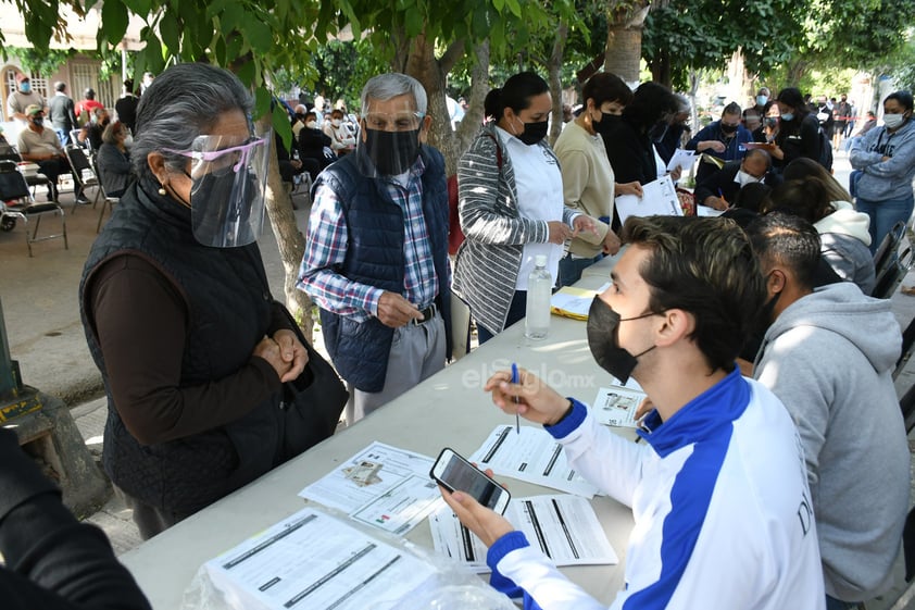 Inicia vacunación antiCOVID en único módulo de la zona urbana de Gómez Palacio