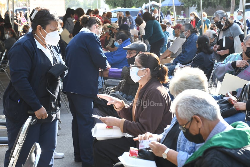 Inicia vacunación antiCOVID en único módulo de la zona urbana de Gómez Palacio