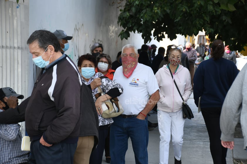 Inicia vacunación antiCOVID en único módulo de la zona urbana de Gómez Palacio