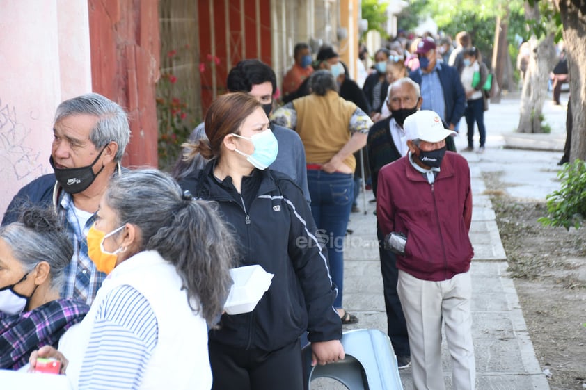 Inicia vacunación antiCOVID en único módulo de la zona urbana de Gómez Palacio