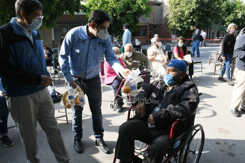 Inicia vacunación antiCOVID en único módulo de la zona urbana de Gómez Palacio