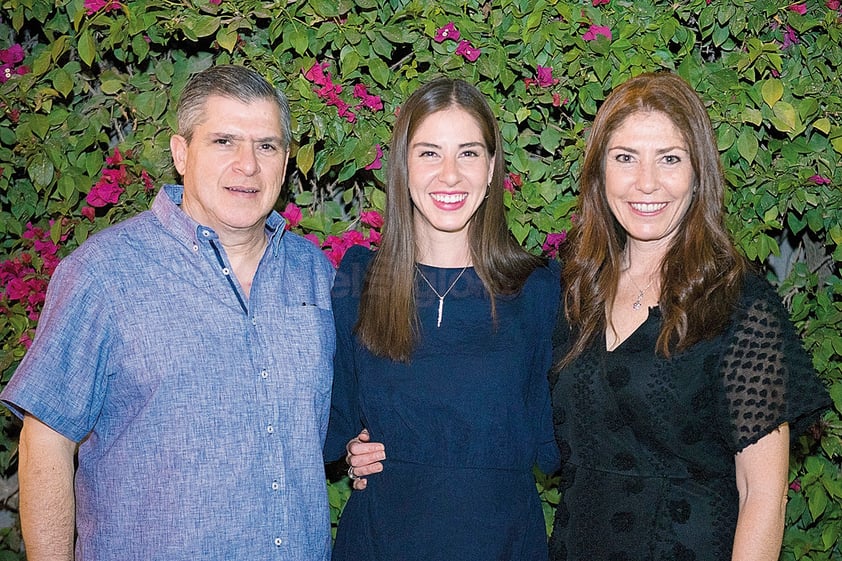 Gaby Garnier con su padre, Carlos Garnier y su madre, Gaby Rocha.