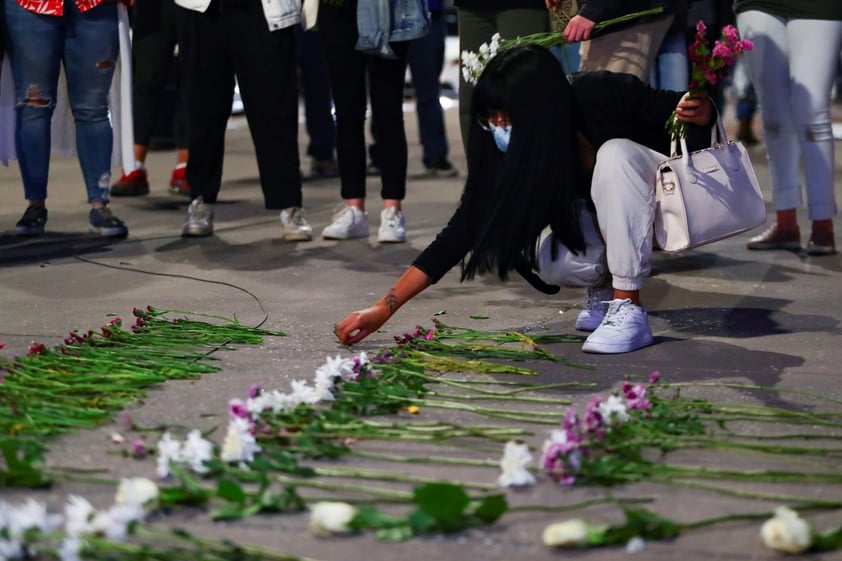 Realizan vigilia por feminicidios en el Zócalo