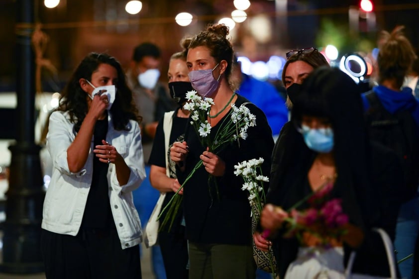 Realizan vigilia por feminicidios en el Zócalo