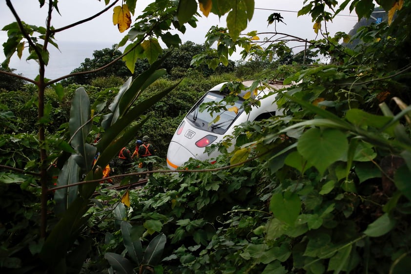 El último gran accidente ferroviario del país se produjo en octubre de 2018, cuando un tren rápido se descarriló al tomar una curva cerrada en la costa noreste y causó al menos 18 muertos y cerca de 200 heridos.