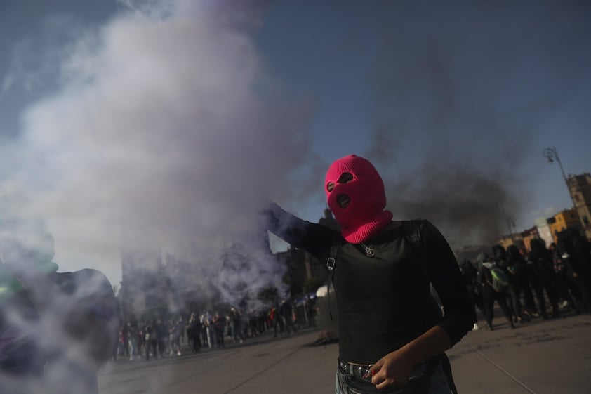 Feministas marchan en México en protesta por el feminicidio de Victoria Salazar