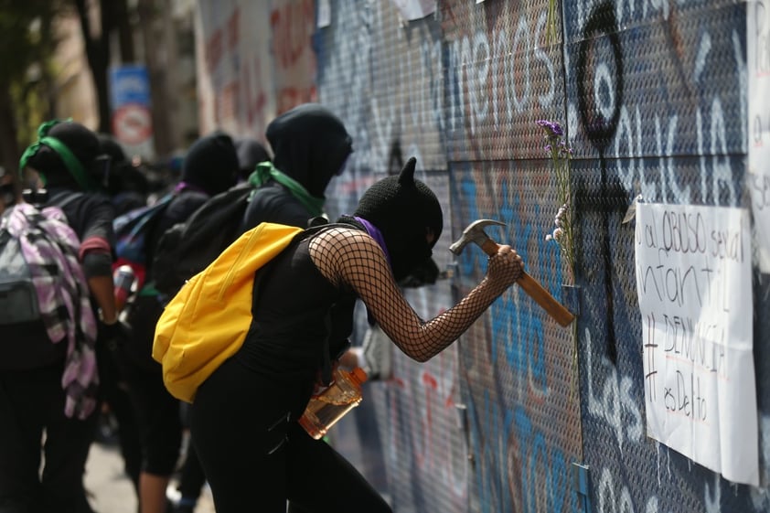 Feministas marchan en México en protesta por el feminicidio de Victoria Salazar