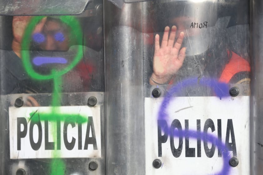 Feministas marchan en México en protesta por el feminicidio de Victoria Salazar