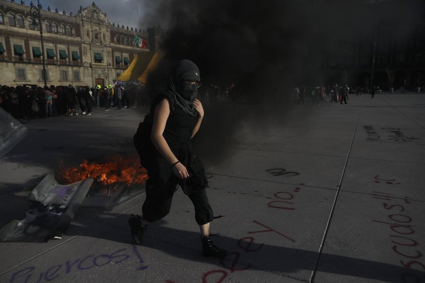 Feministas marchan en México en protesta por el feminicidio de Victoria Salazar