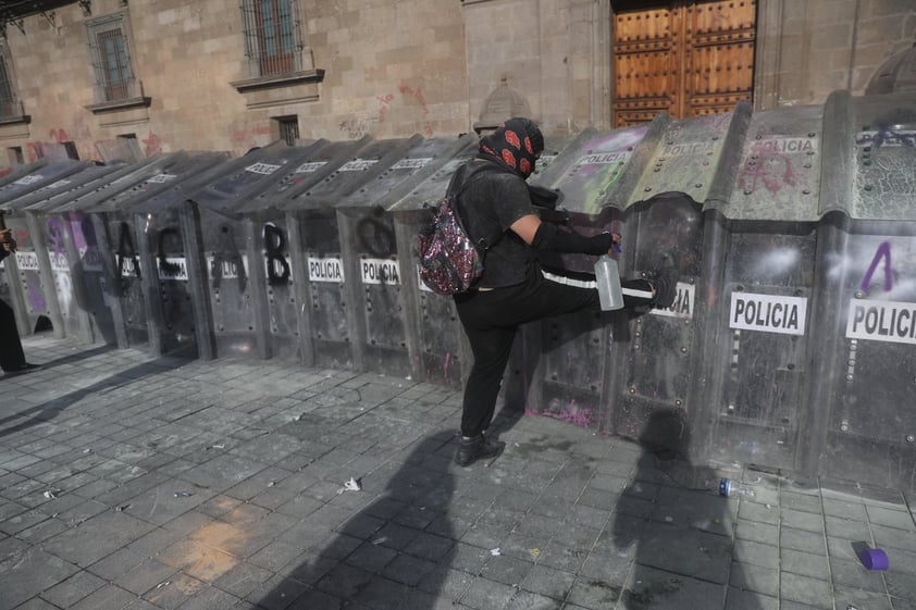 Feministas marchan en México en protesta por el feminicidio de Victoria Salazar