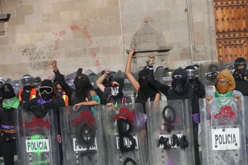 Feministas marchan en México en protesta por el feminicidio de Victoria Salazar