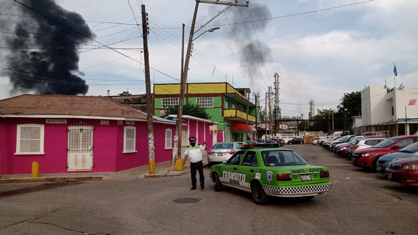 Controlan incendio en refinería de Minatitlán, Veracruz; reportan al menos seis heridos