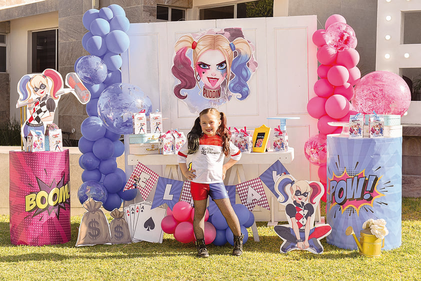 Elisa celebra su sexto cumpleaños con una fiesta temática, en compañía de sus padres y hermana