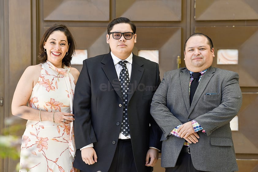 Carlos Omar Alfonso Ramos con sus padres, Omar Alfonso Luján y Consuelo Ramos Álvarez.