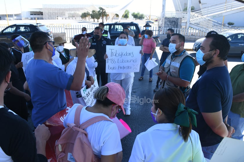 'Queremos la vacuna', 'queremos respuesta', son algunas de las consignas de los manifestantes.