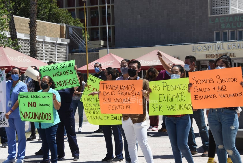 Siguen protestas en Torreón de trabajadores de la salud; exigen vacuna antiCOVID