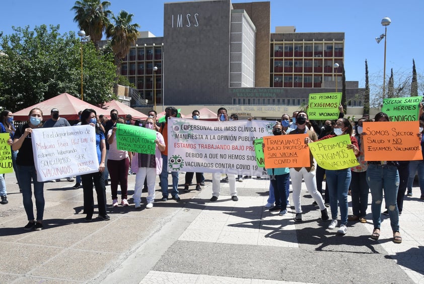 Siguen protestas en Torreón de trabajadores de la salud; exigen vacuna antiCOVID