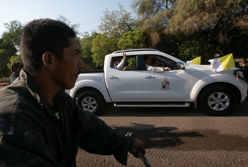 Representante del Papa llama desde Aguililla 'a la conversión' a delincuentes