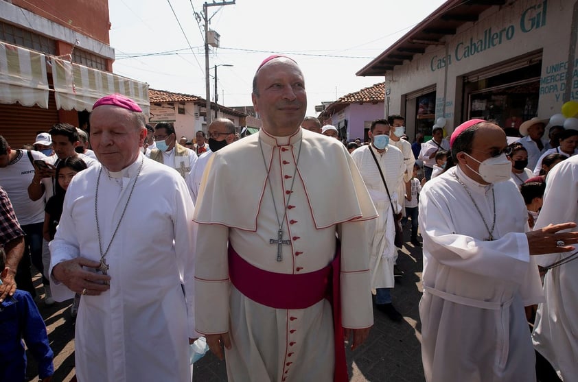 Representante del Papa llama desde Aguililla 'a la conversión' a delincuentes