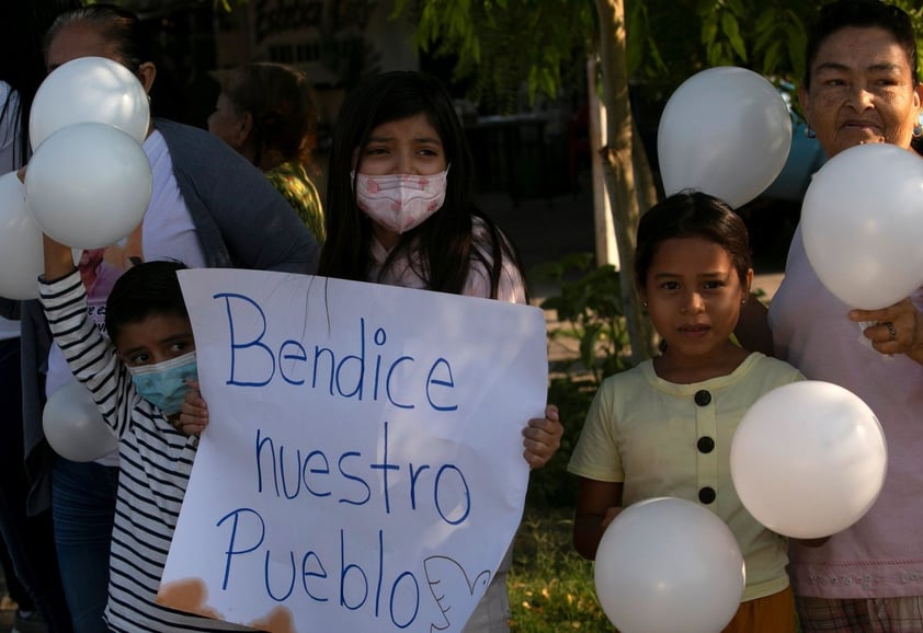 Representante del Papa llama desde Aguililla 'a la conversión' a delincuentes