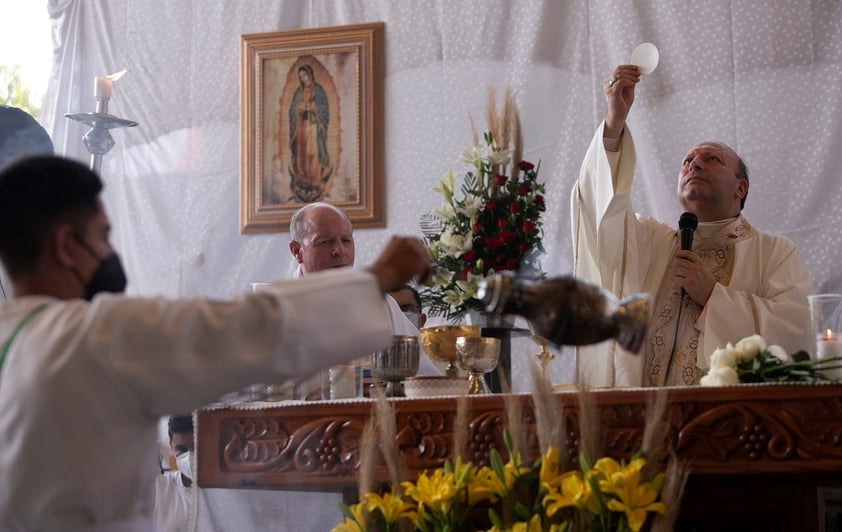 Representante del Papa llama desde Aguililla 'a la conversión' a delincuentes