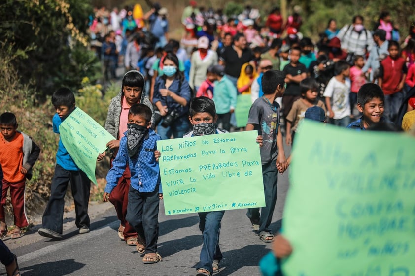 Marchan menores contra violencia en Guerrero