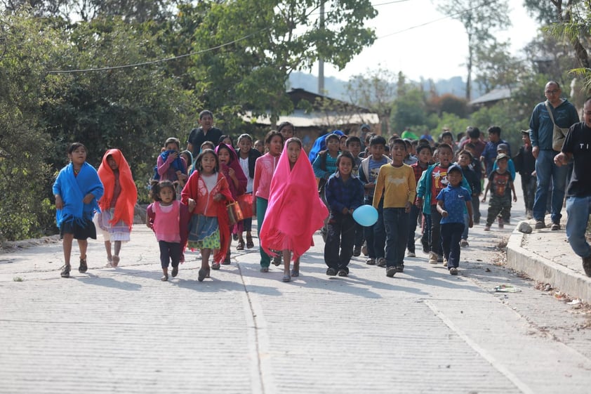 Marchan menores contra violencia en Guerrero