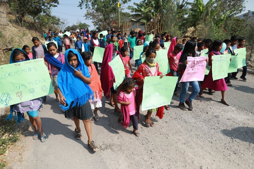 Marchan menores contra violencia en Guerrero