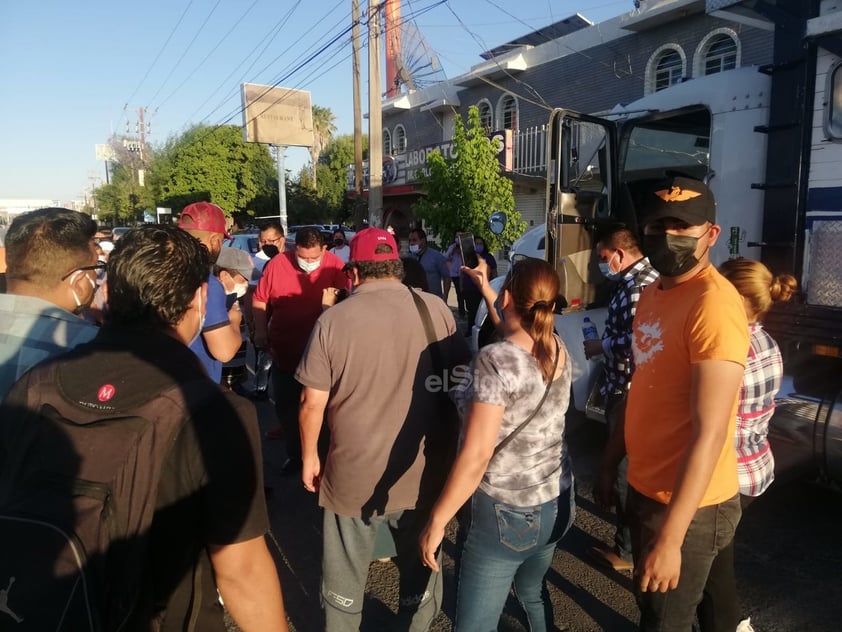 Sorprenden a extitular de Transito en Lerdo con camión cargado de despensas en Gómez Palacio