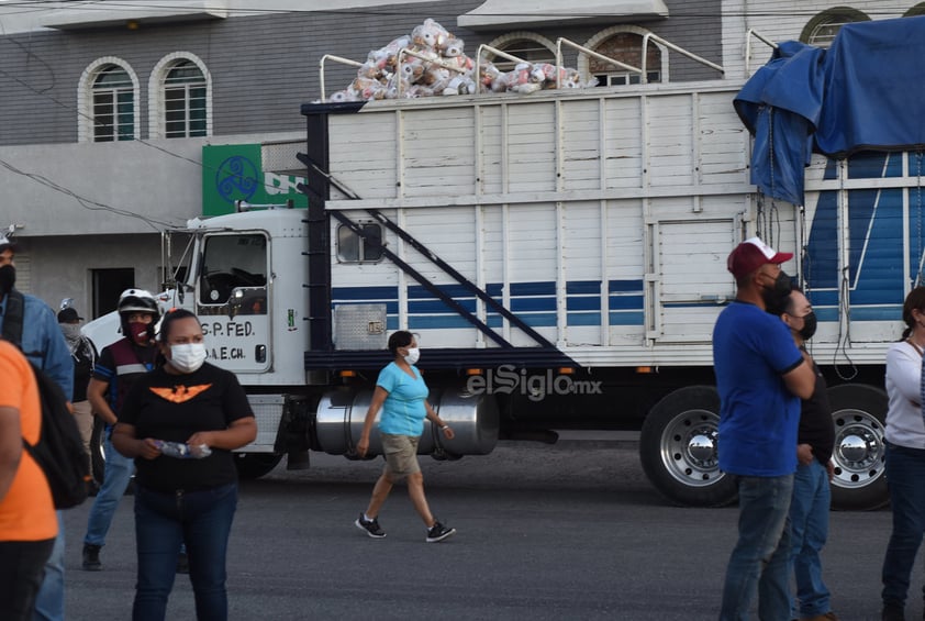 Sorprenden a extitular de Transito en Lerdo con camión cargado de despensas en Gómez Palacio