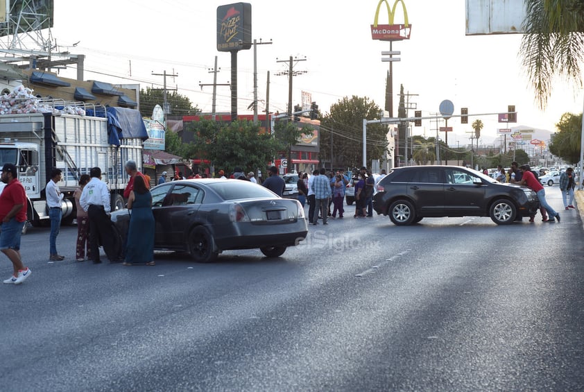 Sorprenden a extitular de Transito en Lerdo con camión cargado de despensas en Gómez Palacio