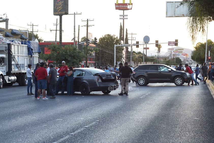 Sorprenden a extitular de Transito en Lerdo con camión cargado de despensas en Gómez Palacio