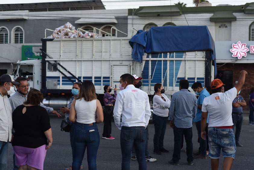 Sorprenden a extitular de Transito en Lerdo con camión cargado de despensas en Gómez Palacio