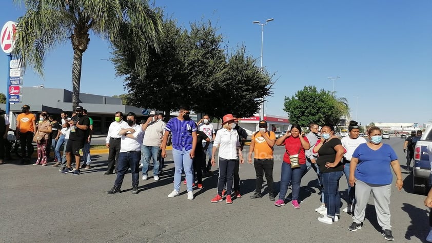 Sorprenden a extitular de Transito en Lerdo con camión cargado de despensas en Gómez Palacio