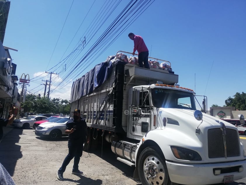 Sorprenden a extitular de Transito en Lerdo con camión cargado de despensas en Gómez Palacio