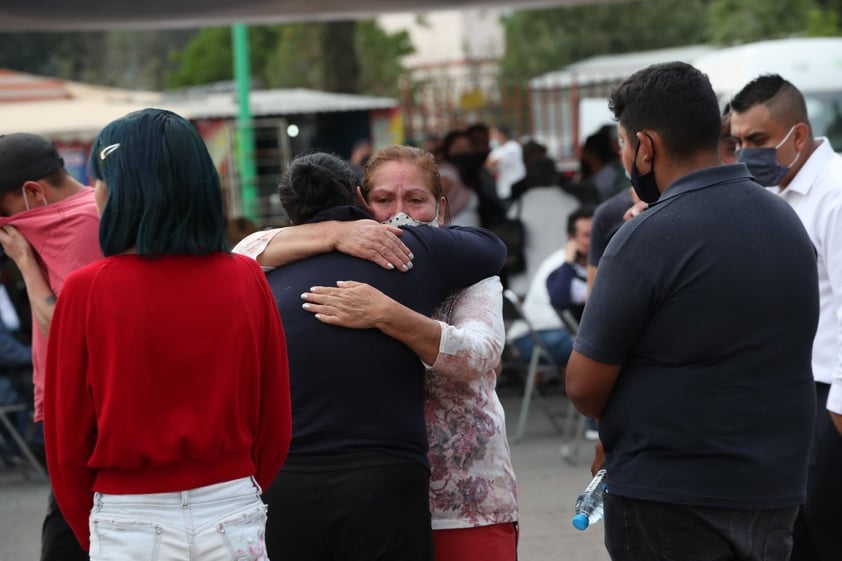 En CDMX, víctimas de Línea 12 del Metro exigen justicia al identificar los muertos