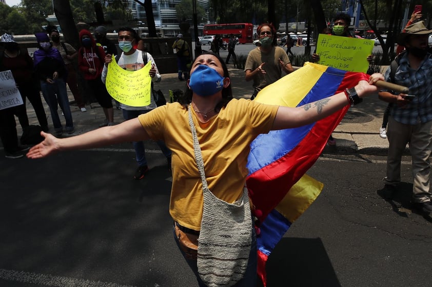 Protestan en la Embajada de Colombia en México contra la represión del gobierno