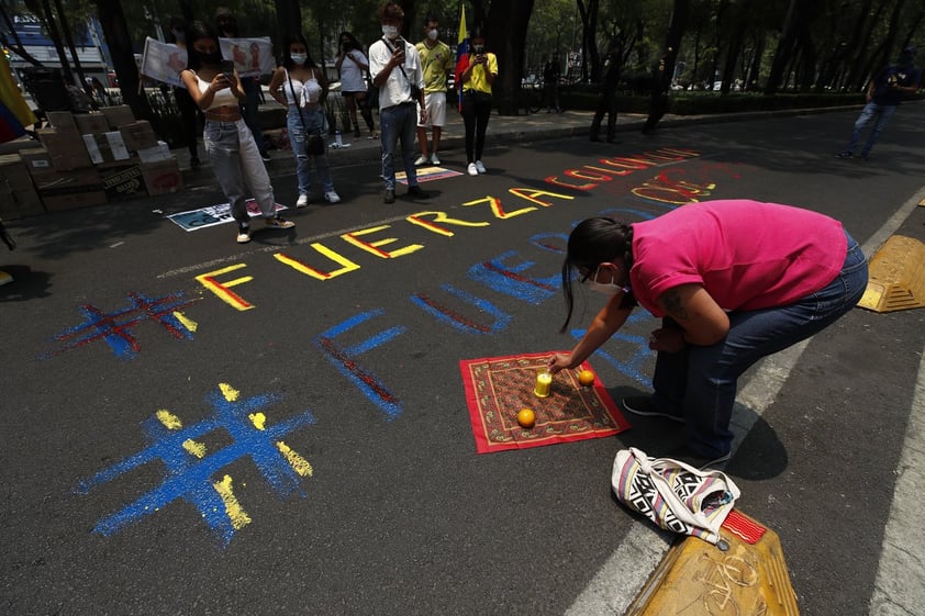 Protestan en la Embajada de Colombia en México contra la represión del gobierno