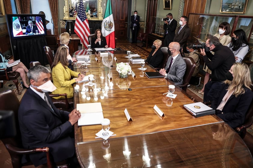 Presidente de México y vicepresidenta de EUA se reunieron virtualmente para hablar sobre migración como tema central