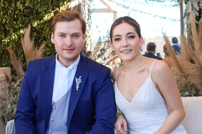 Ángel Hermosillo e Isabella Quintero en la celebración de su boda.