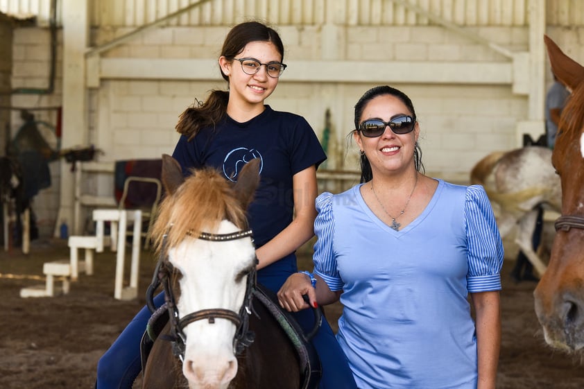 Lourdes con su hija Lulú.