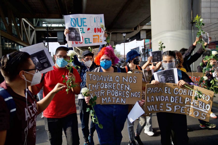 Toman las calles en CDMX por colapso del Metro que ha dejado 26 muertos