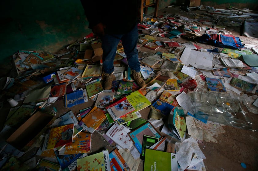 Niños con armas: postales de un México olvidado