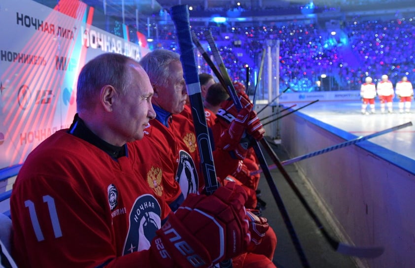 El presidente ruso marcó a los 29 segundos a pase de la leyenda del hockey nacional, Pável Buré