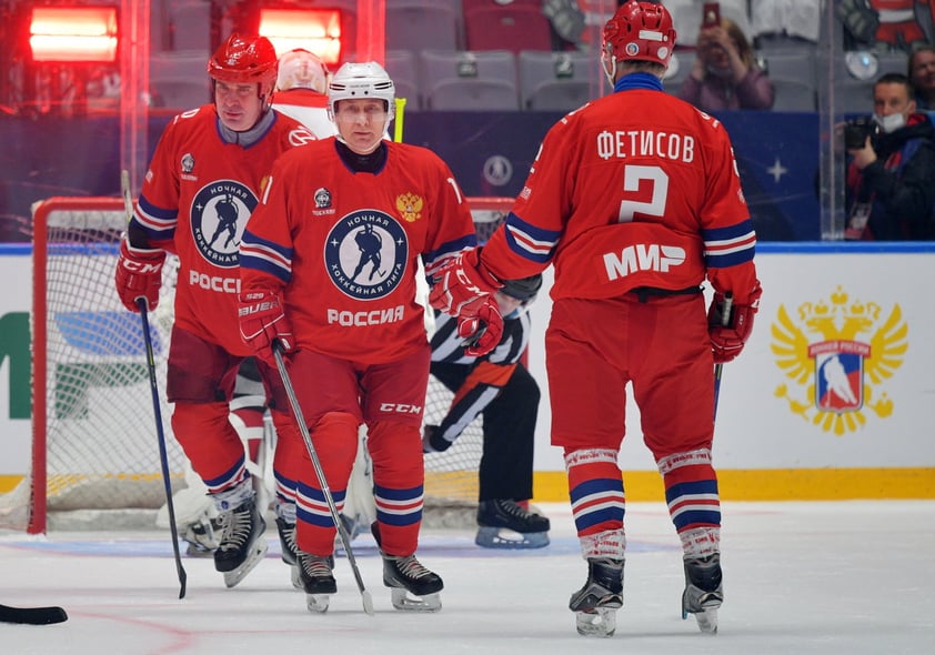 El presidente ruso marcó a los 29 segundos a pase de la leyenda del hockey nacional, Pável Buré