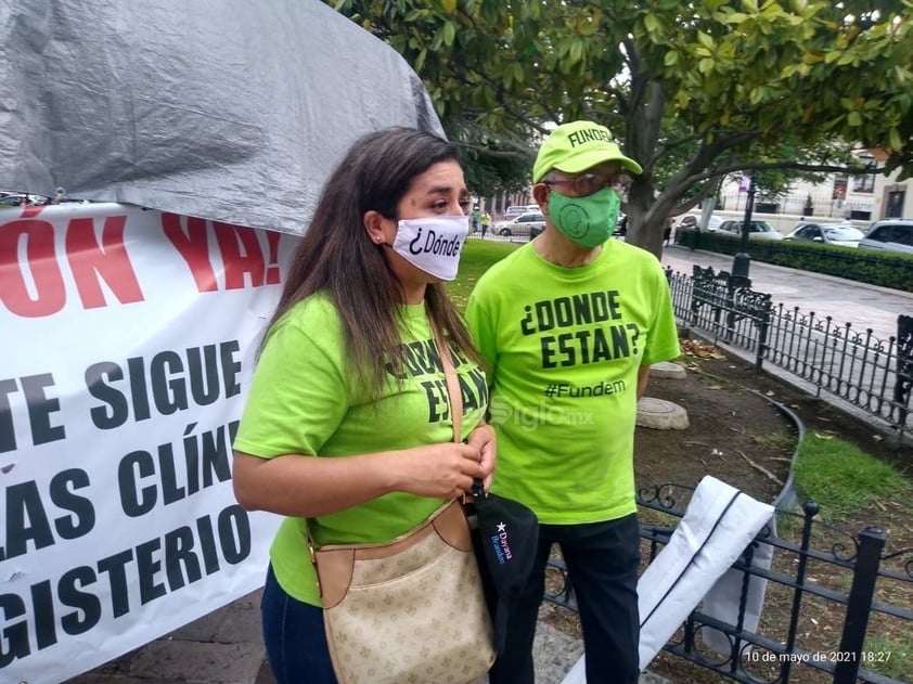 Retiran fotografías de desaparecidos colocadas en árbol en Saltillo