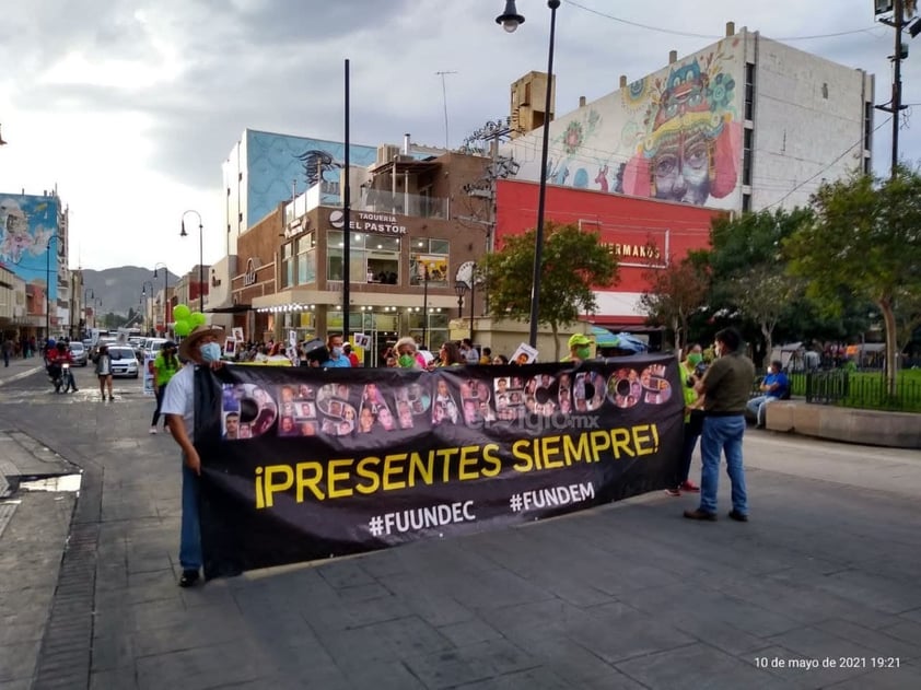 Retiran fotografías de desaparecidos colocadas en árbol en Saltillo