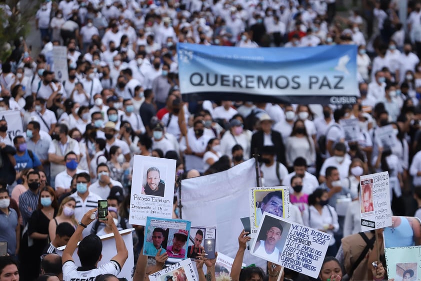 Marchan en Jalisco tras secuestro y asesinato de tres hermanos