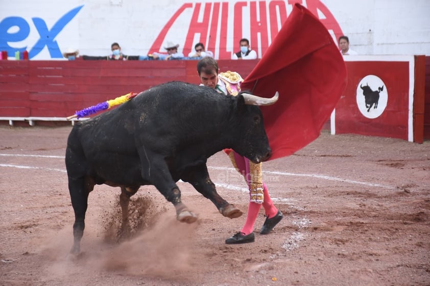 Celebran corrida de toros en la plaza Alberto Balderas de Lerdo